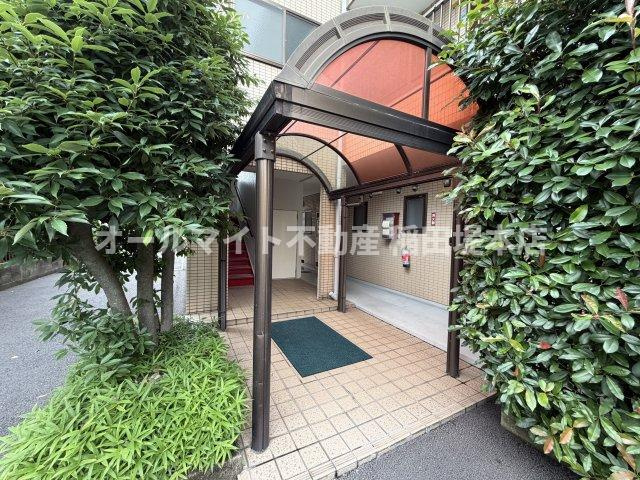 川崎市多摩区菅北浦２丁目の賃貸マンションのエントランス