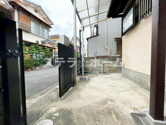 鳥飼西1 中古戸建の駐車場|カースペースがあります