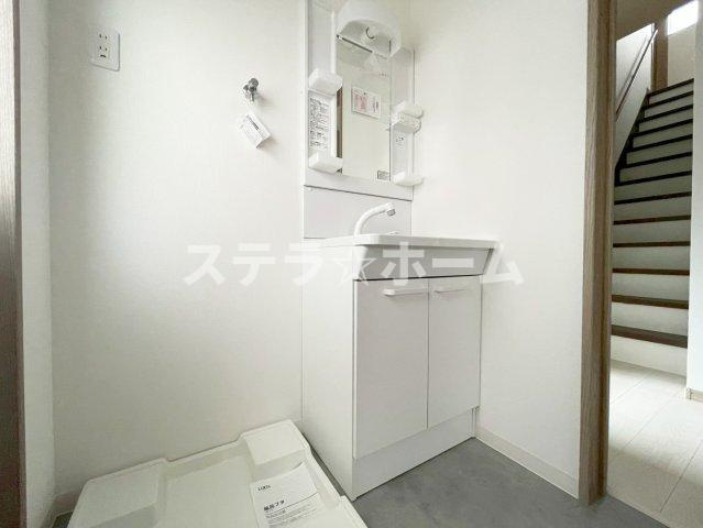 鳥飼西1 中古戸建の独立洗面台|独立洗面台で身支度をすべて済ませてしまいましょう
