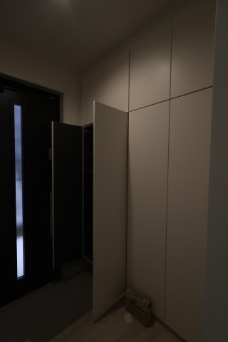 《仲介手数料無料》岩槻区諏訪５丁目5-3新築一戸建てKEIAI GRACEの玄関