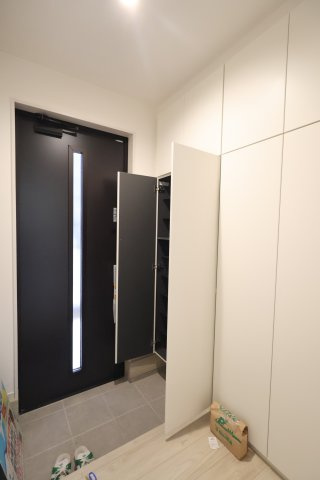 《仲介手数料無料》岩槻区諏訪５丁目5-3新築一戸建てKEIAI GRACEの玄関