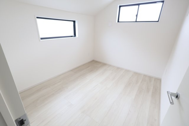 《仲介手数料無料》岩槻区諏訪５丁目5-3新築一戸建てKEIAI GRACEの洋室