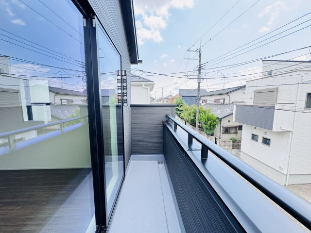 流山市松ヶ丘４丁目新築戸建【東小学校:10分】のバルコニー|寝室前南向きバルコニー・日当たり良好♪