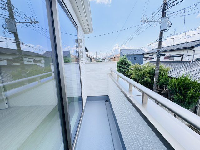 流山市松ヶ丘４丁目新築戸建【東小学校：10分】のバルコニー|寝室前南向きバルコニー・日当たり良好♪