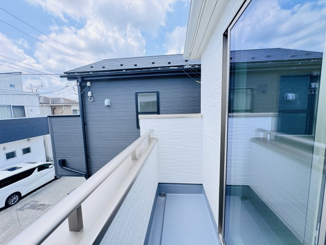 流山市松ヶ丘４丁目新築戸建【東小学校：10分】のバルコニー|5.2帖洋室前バルコニー