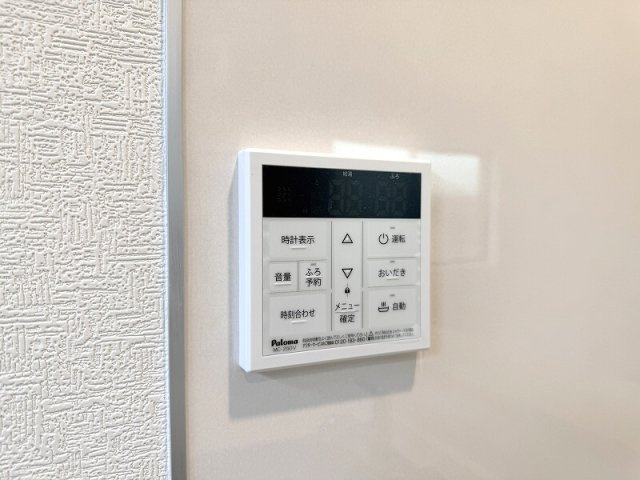 【その他】 | 練馬区大泉町2丁目　新築分譲住宅　全1棟（成増店） | 【キッチン・浴室リモコン】浴室まで行かずにお湯はり完了。家事効率を上げる便利な連動システム。