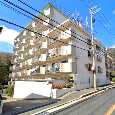 ハイツ六甲の外観|来客者を確認できるＴＶモニタ付インターホン
