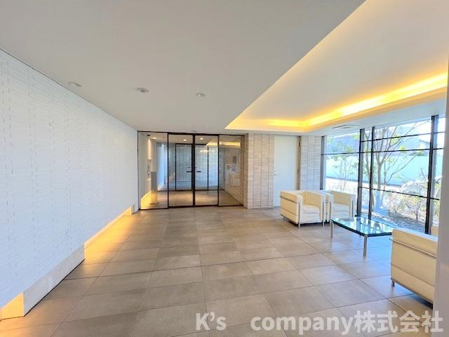 ◎茅ヶ崎市赤松町　プライム湘南辻堂リーフィアレジデンスのロビー|エントランスを入ると広々としたロビーが広がっています◇