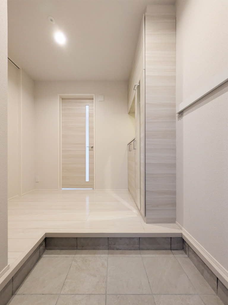 ファミリア新屋敷の玄関