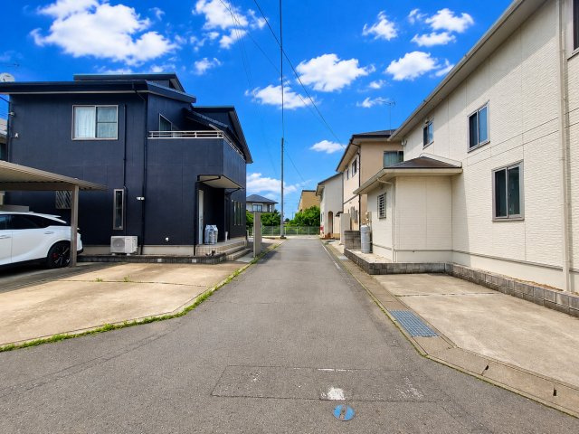 高崎市三ツ寺町大和ハウス施工中古住宅の前面道路含む現地写真