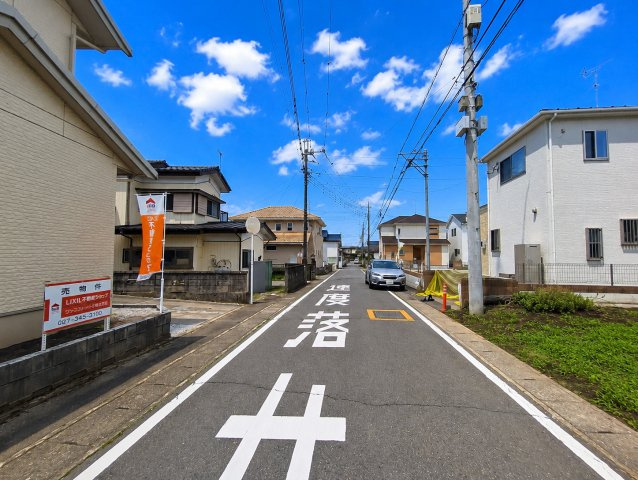 高崎市三ツ寺町大和ハウス施工中古住宅の前面道路含む現地写真