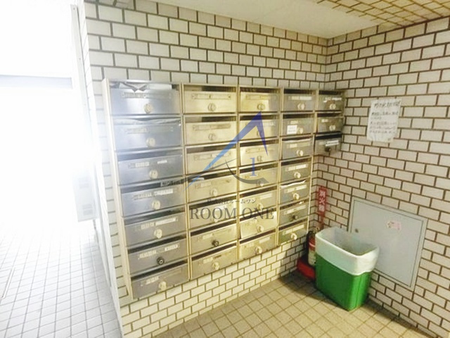 ラフィネ新宿のその他共用部分|集合ポストです。