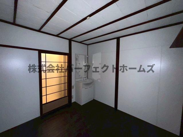 星丘1丁目テラスの居間・リビング|こちらの居間で趣味の時間をお楽しみください