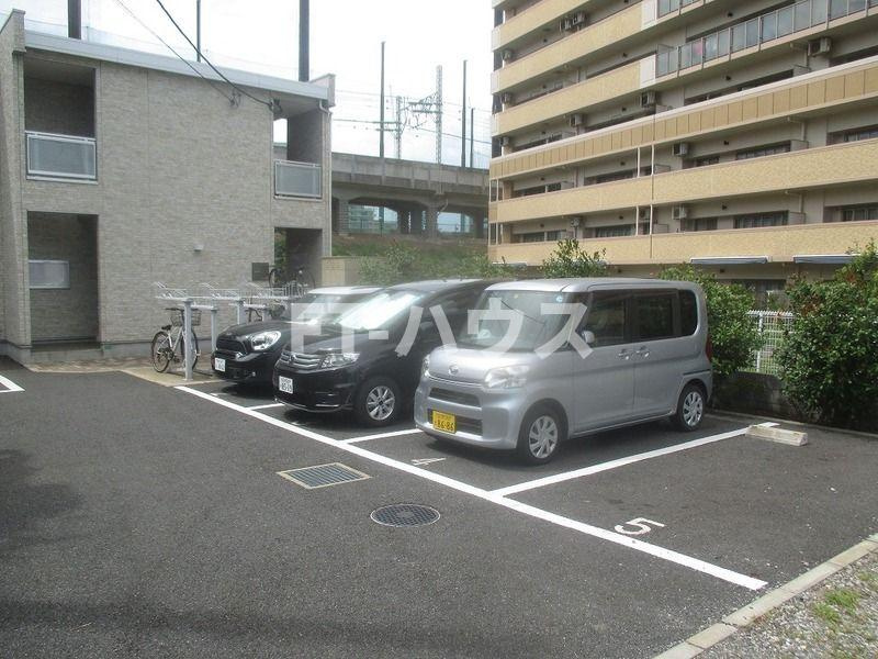 リブリ・M&Mの駐車場
