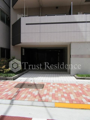 【エントランス】 | レアライズ新御徒町 | エントランス前
