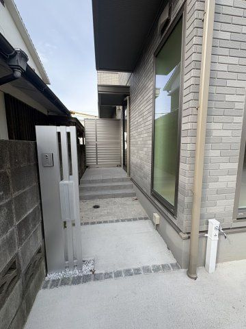 福岡市南区中尾１丁目のアパートのエントランス