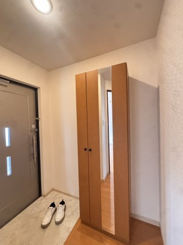 福岡市南区老司５丁目のアパートの玄関
