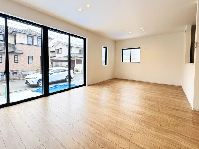 流山市宮園３丁目新築戸建【八木南小学校:10分】の居間・リビング|1F6帖洋室スペース