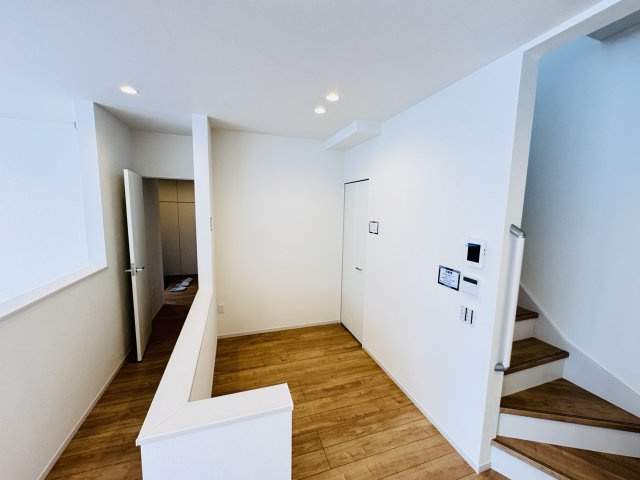 流山市宮園３丁目新築戸建【八木南小学校:10分】の居間・リビング|1Fスタディカウンター