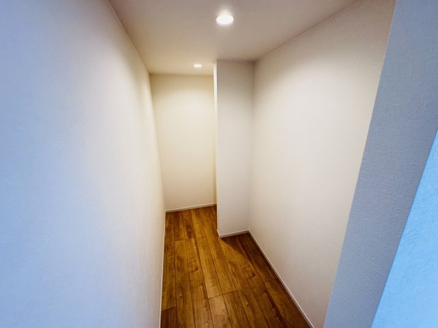 流山市宮園３丁目新築戸建【八木南小学校:10分】の収納|10.7帖寝室・ウォークインクローゼット