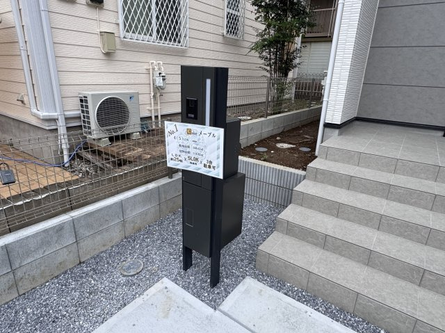 流山市宮園３丁目新築戸建【八木南小学校:10分】の防犯設備|インターホン・宅配ボックス完備