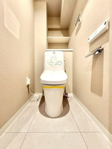 新山下ベイシティ第６号棟のトイレ|シンプルで上品な内装が、住まい全体の印象を損なわない落ち着いた空間を演出します。