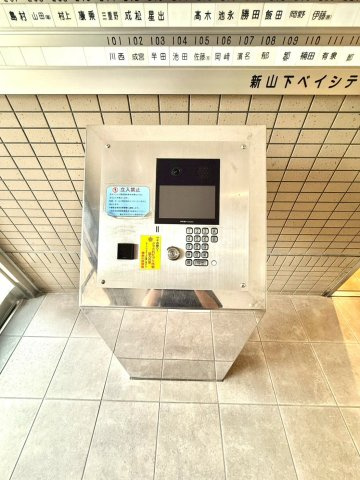 新山下ベイシティ第６号棟の防犯設備|不審者の侵入を抑制するオートロックシステムを採用。
