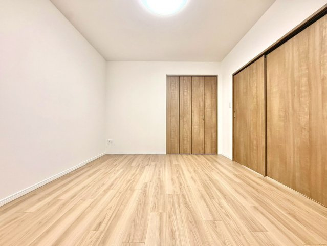 新山下ベイシティ第６号棟の洋室|静かな環境で落ち着いた時間を過ごせる、プライベート性の高い洋室となっています。