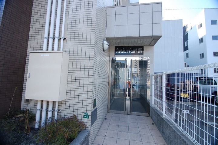 福岡市南区塩原４丁目の賃貸マンションのエントランス