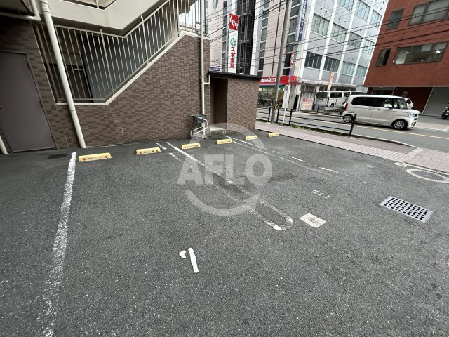 モノロカーレ江坂の駐車場|駐車場