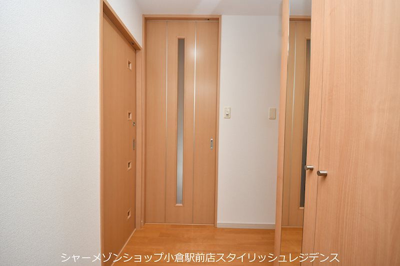 ミーナ原町の玄関