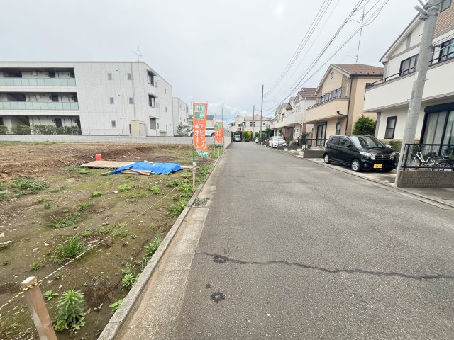 【所沢市泉町】建築条件なし売地　D区画の前面道路含む現地写真
