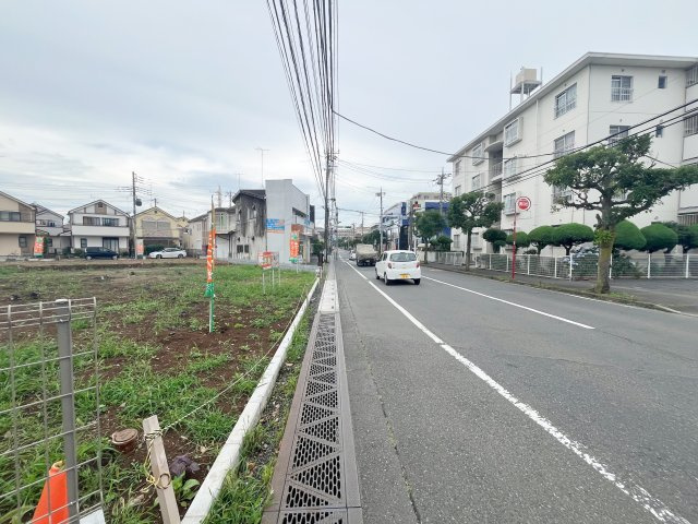 【所沢市泉町】建築条件なし売地　D区画の前面道路含む現地写真