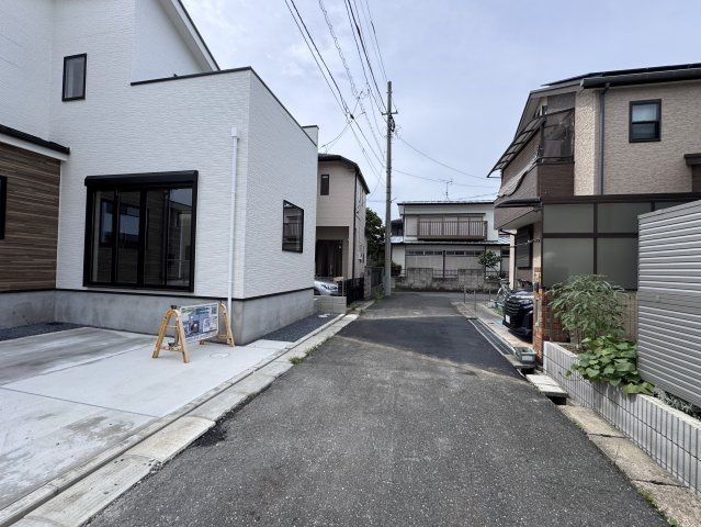流山市鰭ヶ崎新築戸建【鰭ヶ崎小学校:7分】の前面道路含む現地写真|北側前面道路