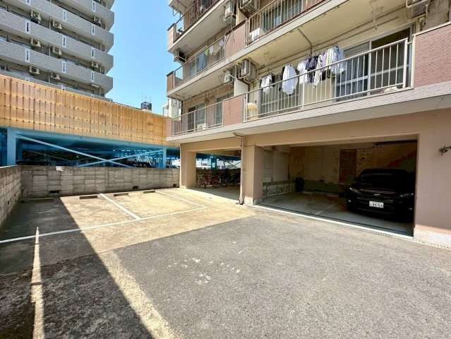 成光マンションの駐車場