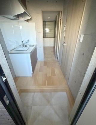 東村山市野口町１丁目のアパートの玄関