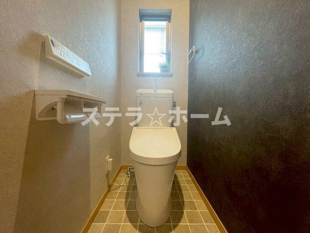 服部南町5 中古戸建のトイレ|落ち着いたトイレです