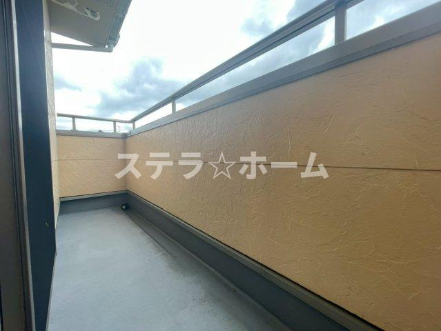 服部南町5 中古戸建のバルコニー|暖かな日差しのふりそそぐバルコニー