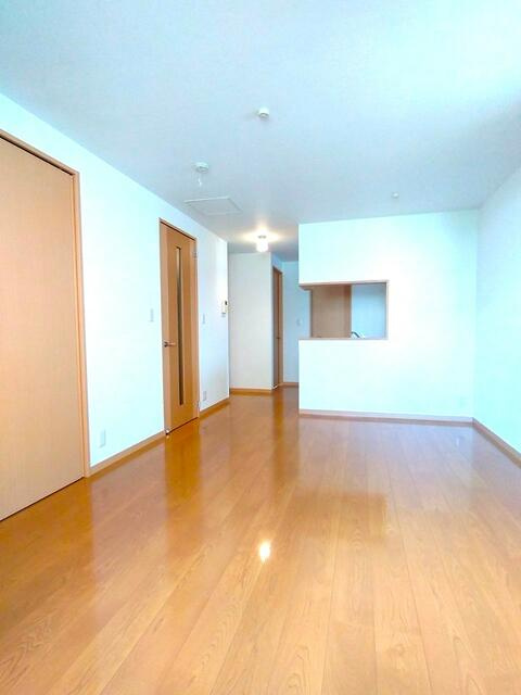 川崎市多摩区枡形４丁目のアパートの居間・リビング