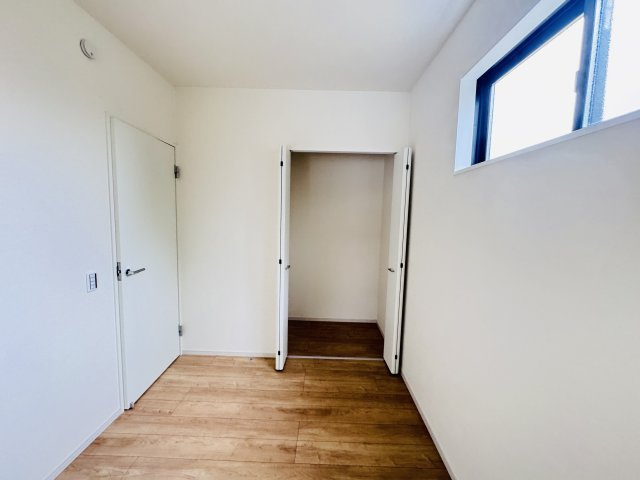 流山市江戸川台東４丁目新築戸建【江戸川台小学校:8分】の収納|1F5帖サービスルーム収納