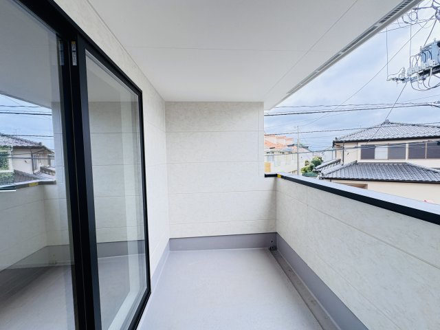 流山市江戸川台東４丁目新築戸建【江戸川台小学校:8分】のバルコニー|寝室前南向きルーフバルコニー・日当たり良好♪