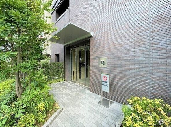 コンシェリア東京IRIYA STATION FRONT のエントランス