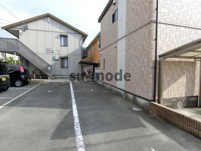 レモンハウスの駐車場