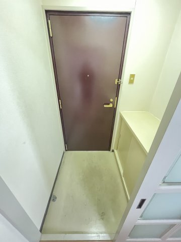 メゾン中町の玄関