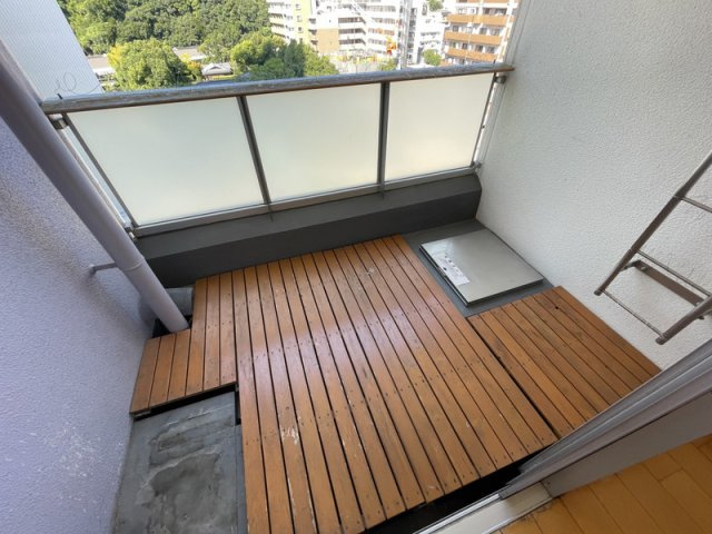 新神戸アパートメントのバルコニー