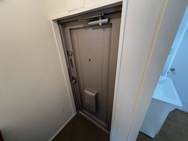 サンハイツ元町の玄関