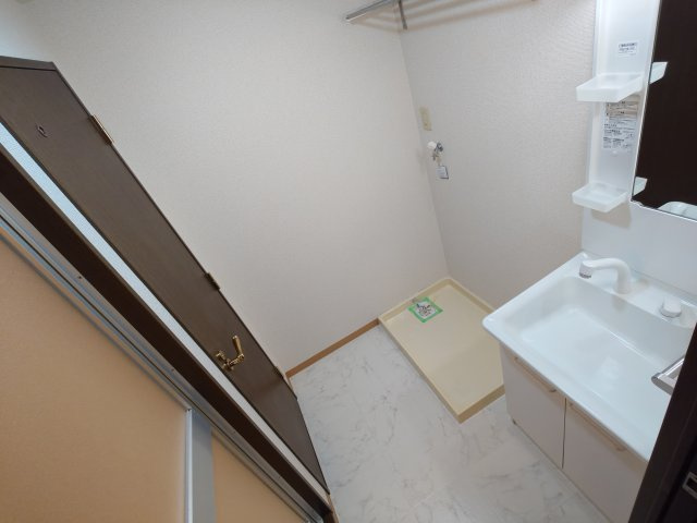 ＤＥＥＲ　ＣＯＵＲＴ壱番館のその他|洗濯機置場