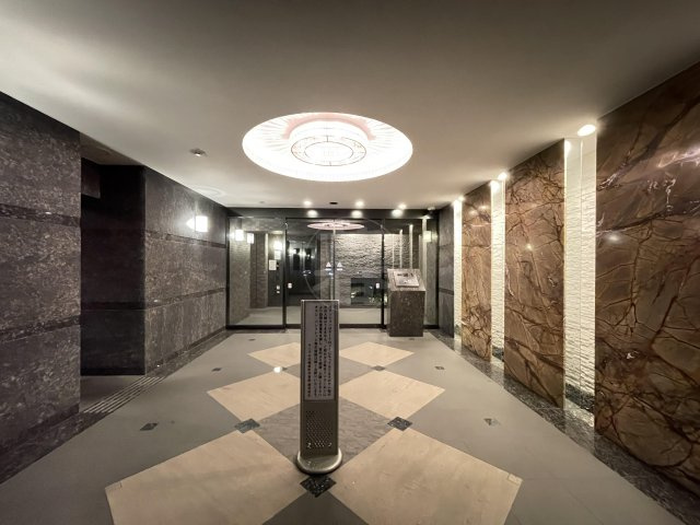 ルーブル川崎都町弐番館 のエントランス
