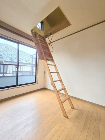 羽村市神明台1丁目　中古戸建の洋室|リフォーム前写真