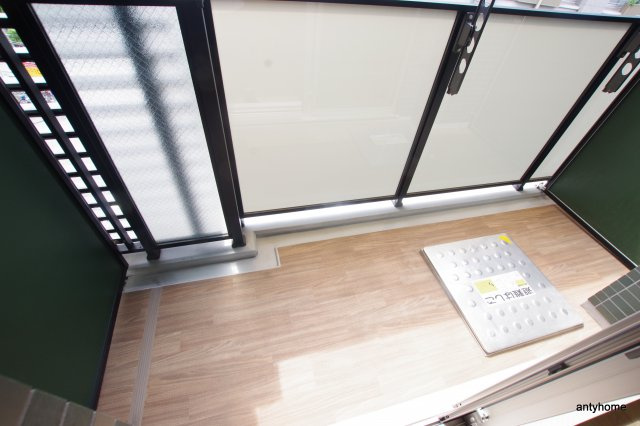 プレサンス新大阪ザ・デイズ　仲介手数料無料のバルコニー